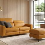 Divano Byron Small in pelle color ocra con pouf, Tino Mariani a Lissone