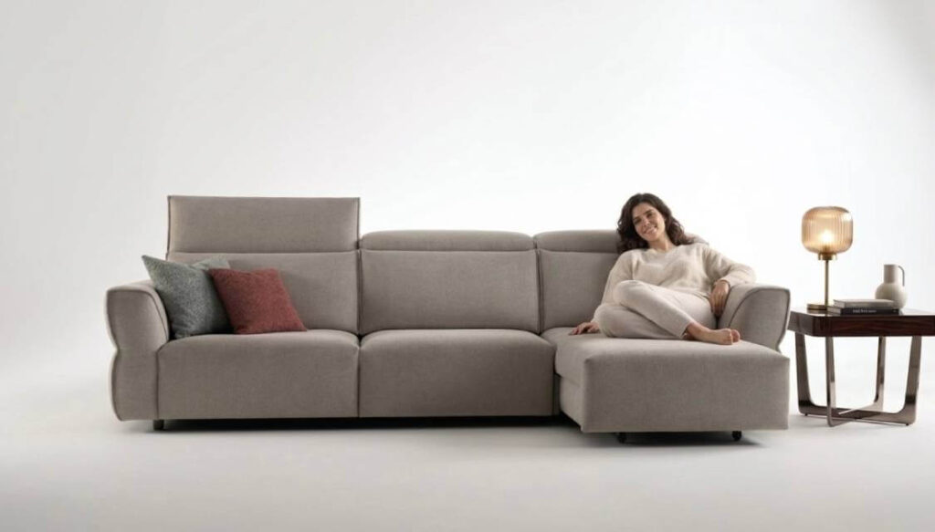 Divano Leon con seduta allungabile, design moderno e confortevole