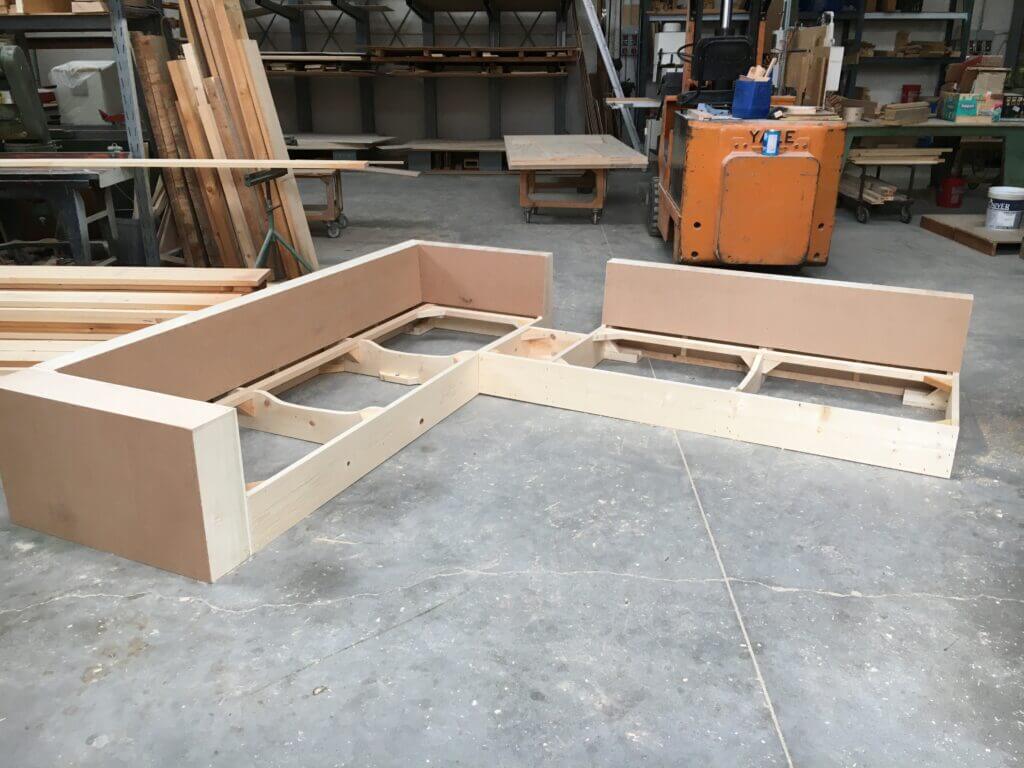 struttura in legno per divani artigianali su misura di Tino Mariani