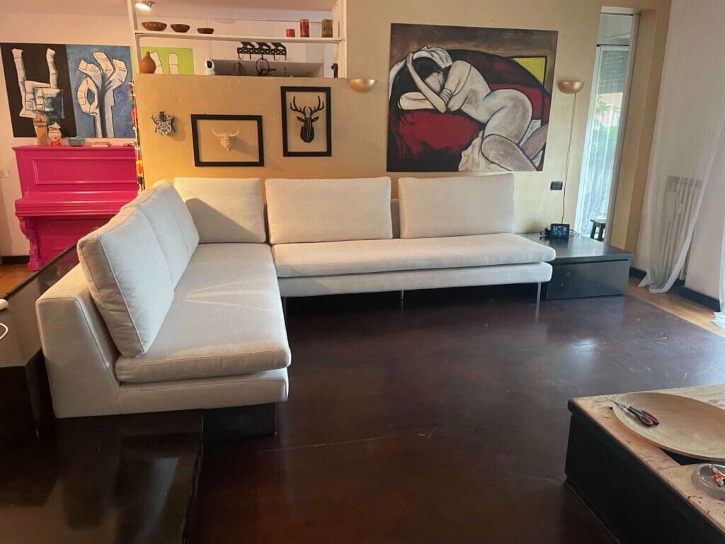 Divano a L senza braccioli realizzato su misura modello Denny di Tino Mariani 