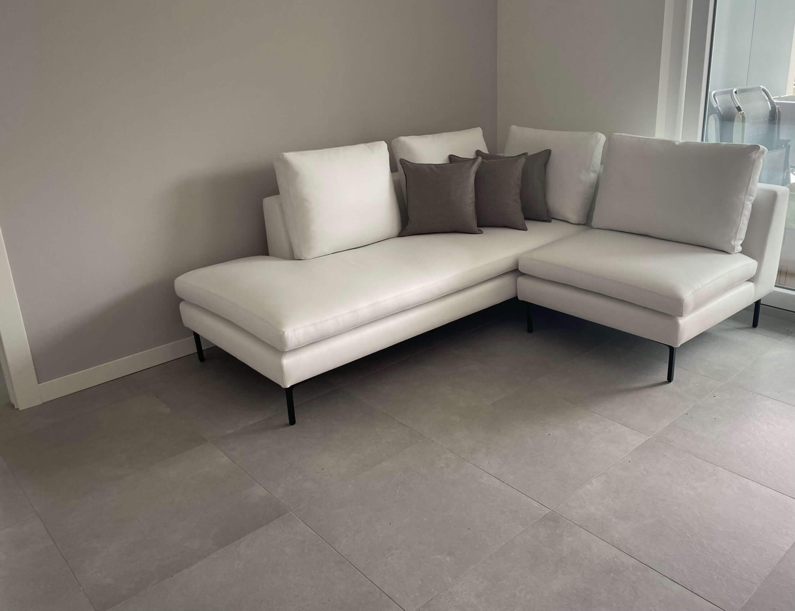 divano angolare su misura in pelle denny tino mariani