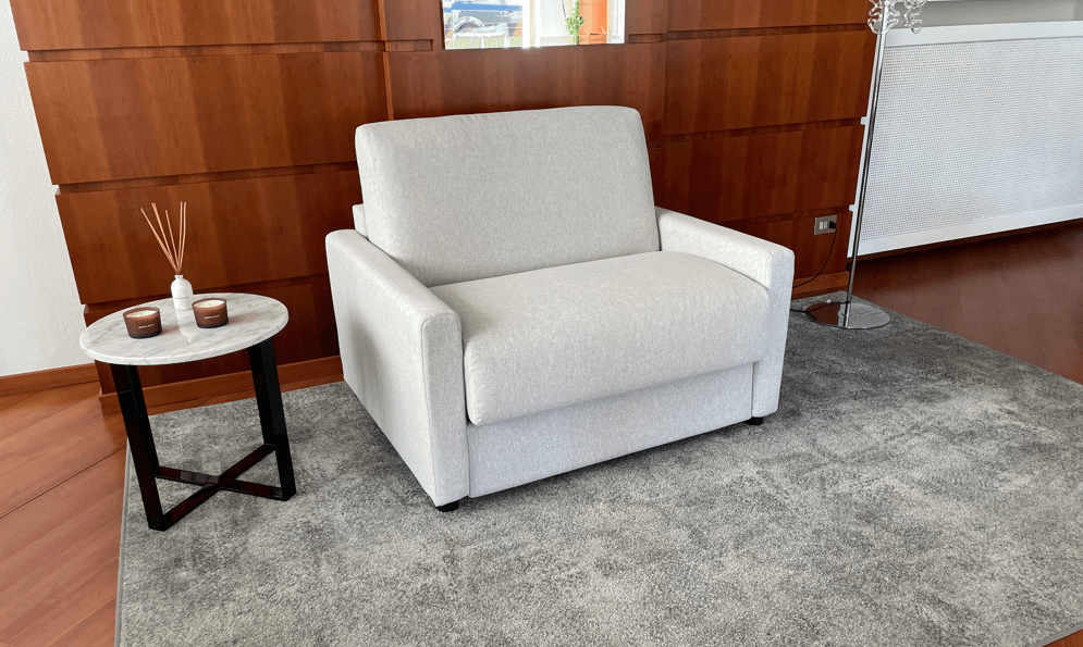 Poltrona letto comoda e compatta Oslo di Tino Mariani con materasso alto 18 cm