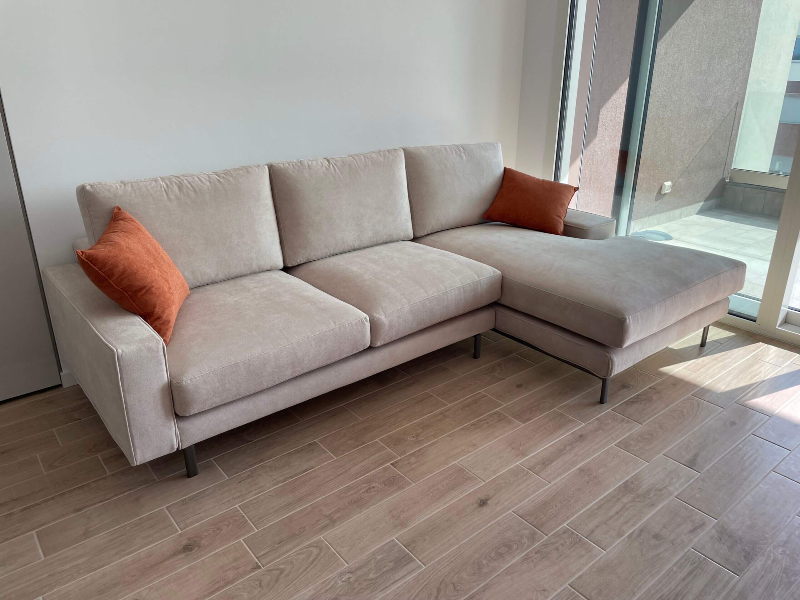 Divani Su Misura Con Piedini Alti Tino Mariani