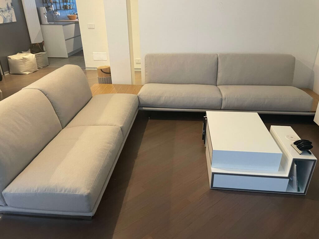 Divano angolare senza braccioli in tessuto anti macchia Peter di Tino Mariani 