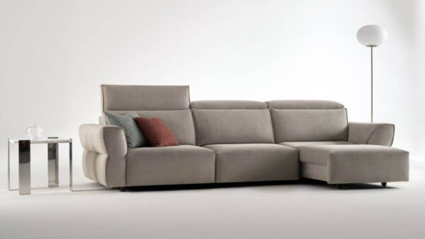 Divano Leon di Tino Mariani con chaise longue regolabile, comfort e design moderno