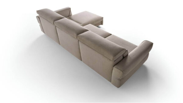 Divano Leon di Tino Mariani con sedute estraibili, ideale per centro stanza