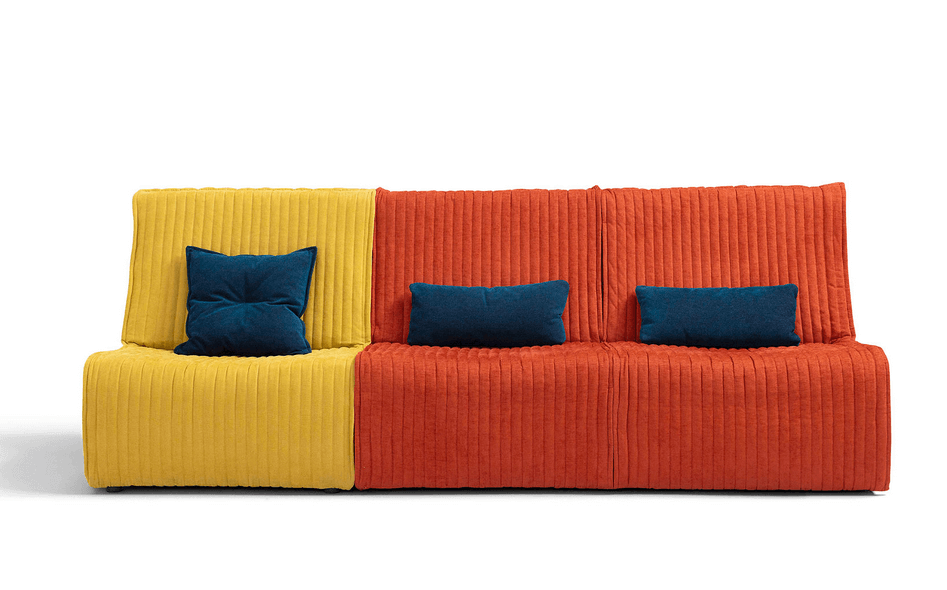 Il divano letto contemporaneo senza braccioli Bangkok, nella versione trasformabile gialla e arancione.