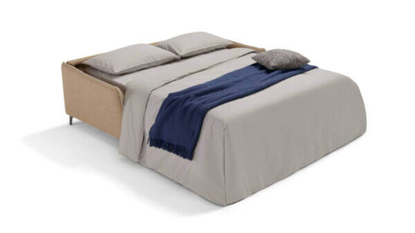 Divano Letto Matrimoniale Con Piedini Rialzati In Tessuto Anti Macchia Elegance