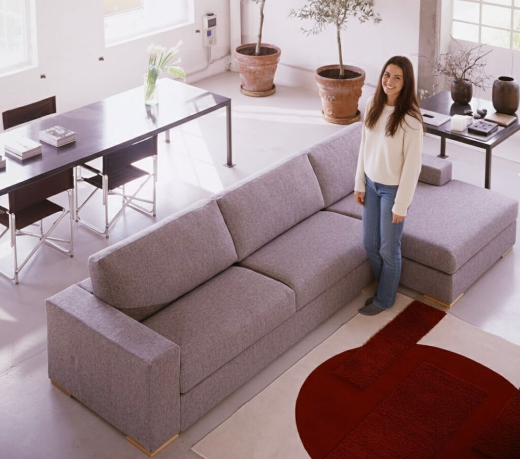 Divano moderno Merit con chaise longue in tessuto sfoderabile e lavabile