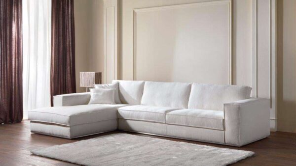 Soggiorno moderno con divano bianco Portofino Tino Mariani, stile contemporaneo Made in Italy.