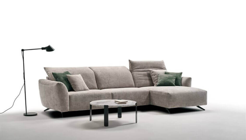 Divano Relax Con Piedini Alti E Con Chaise Longue Lisbona Di Tino Mariani