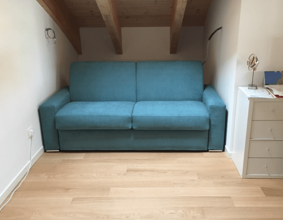 Divani letto su misura e personalizzati da Tino Mariani. Scopri di più in negozio a Lissone !