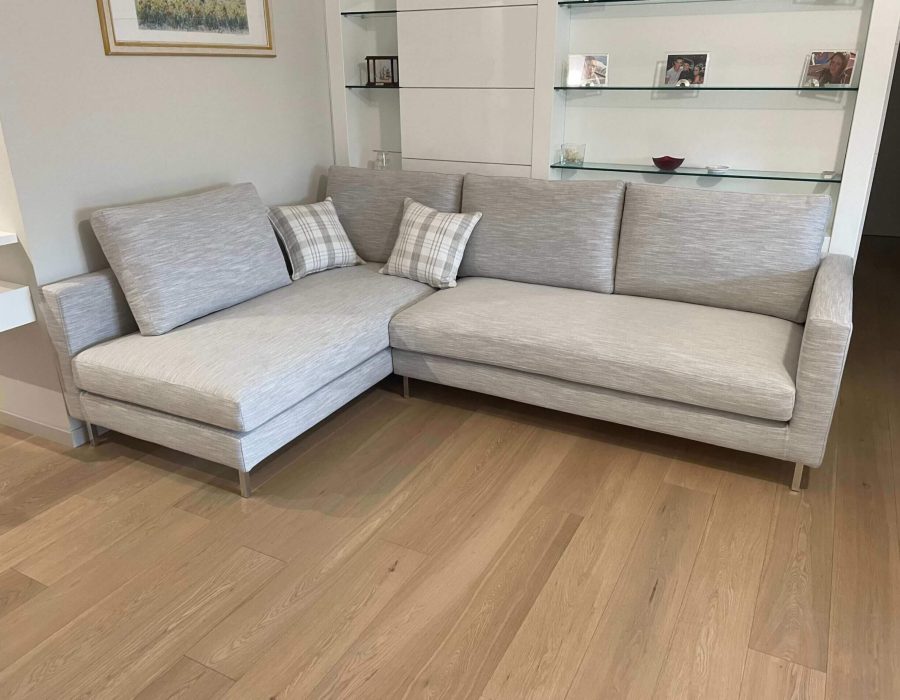 Divano moderno Manhattan su misura realizzato da fabbrica divani a Lissone vicino a Bollate