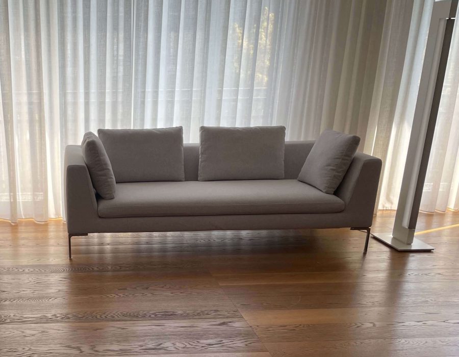 Divani Tre Posti Su Misura in tessuto e pelle Tino Mariani