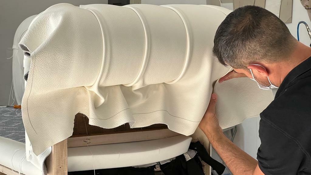 realizzazione divano chester in pelle