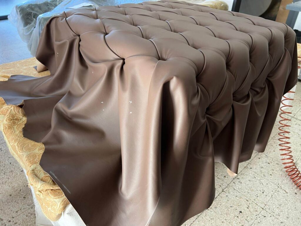 Lavorazione A Capitonné Artigianale Per Pouf Su Misura Tino Mariani