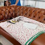 Lavorazione Divano Chesterfield In Pelle Pieno Fiore Tino Mariani