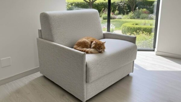 Poltrona letto in tessuto Aquaclean antimacchia ideale per case con gatti e cani - Tino Mariani