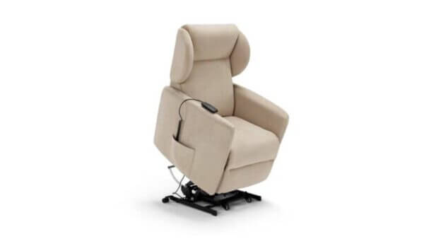 Poltrona relax alzapersona per anziani in offerta Modello Carina Tino Mariani Seregno