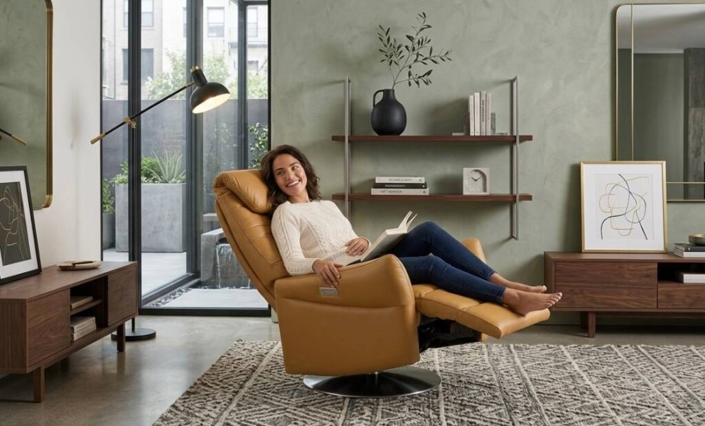 Poltrona relax girevole in pelle pieno fiore modello Adrian di Tino Mariani, design elegante e comfort ergonomico per soggiorno e studio