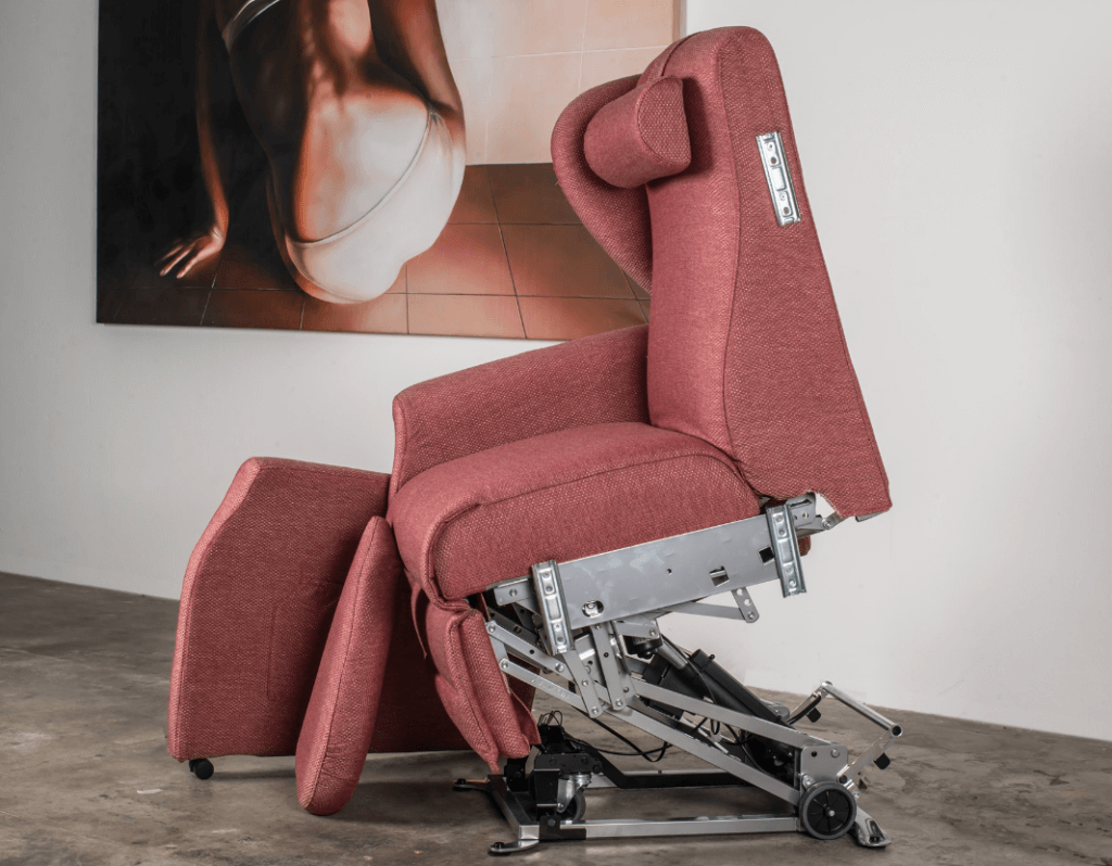 Poltrona ortopedica alzapersona per anziani – Modello Tino Mariani in tessuto sfoderabile