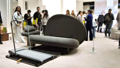 Stone: pouf multifunzione nella versione con tapis roulant estraibile, ideale per l’arredo salvaspazio e con funzione fitness.